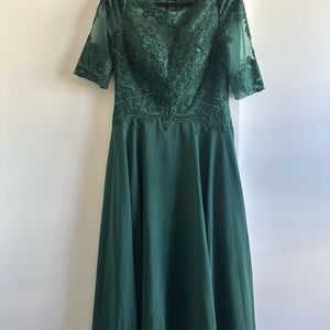 Chic Hunter Green Lace Midi Dress